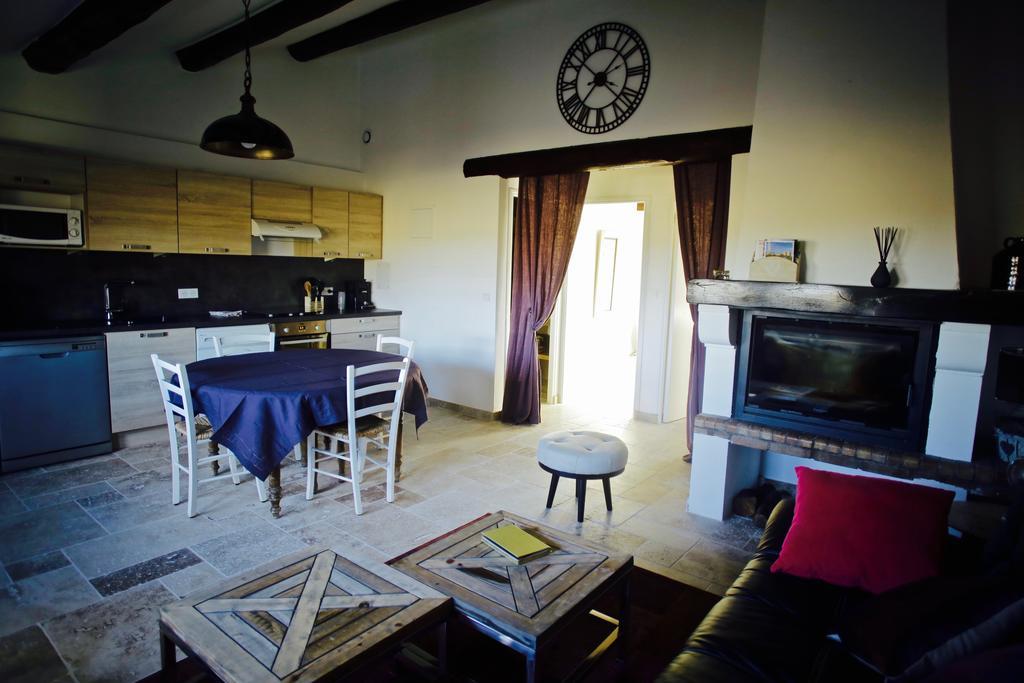 Gites Equestres Lou Caloun - Les Saintes Maries De La Mer Room photo