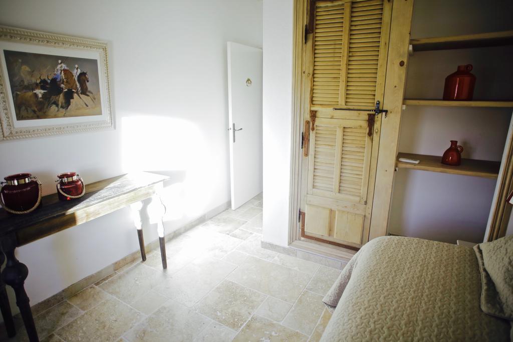 Gites Equestres Lou Caloun - Les Saintes Maries De La Mer Room photo