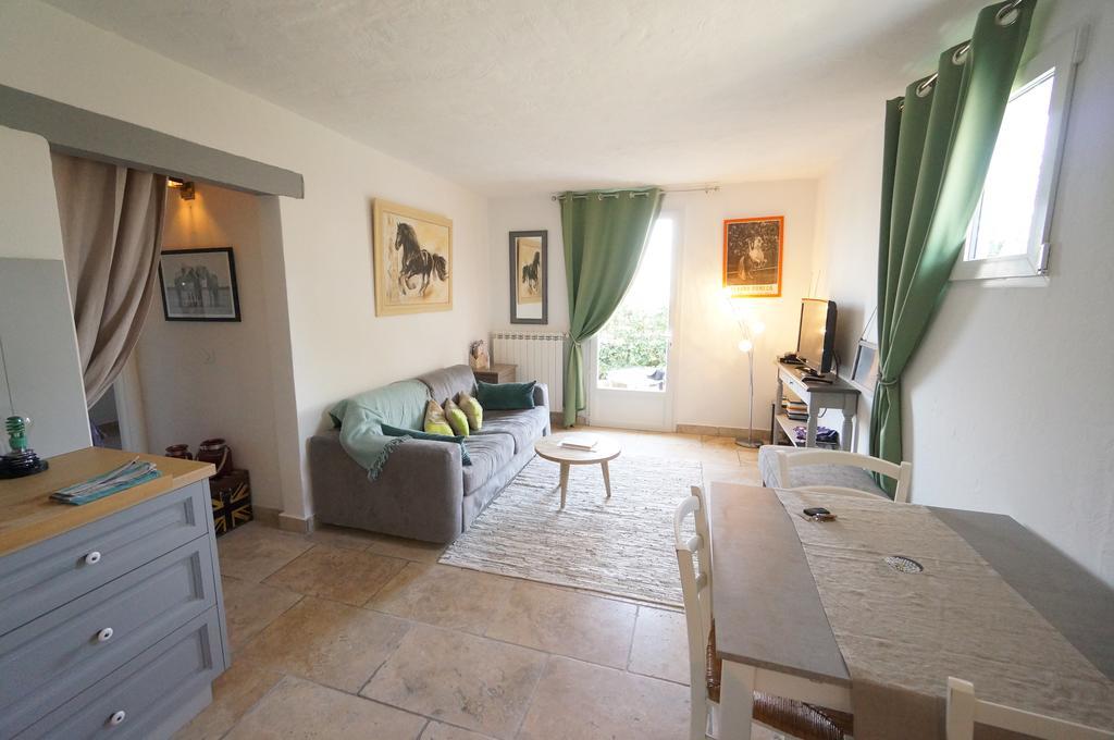 Gites Equestres Lou Caloun - Les Saintes Maries De La Mer Exterior photo