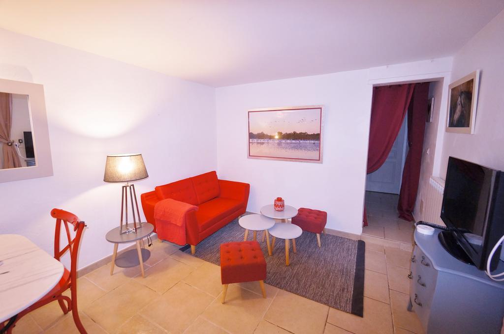 Gites Equestres Lou Caloun - Les Saintes Maries De La Mer Exterior photo